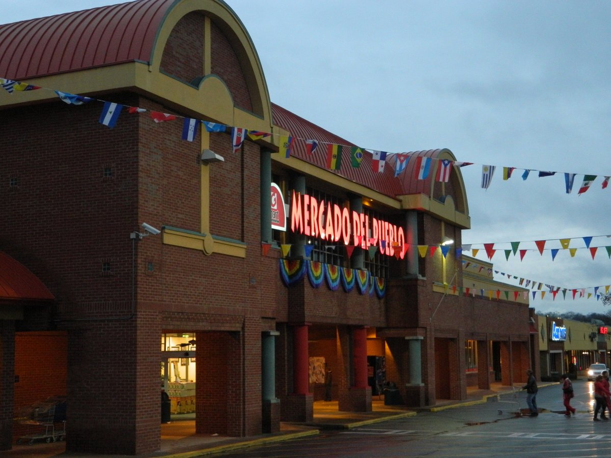 Brookhaven, GA - File:Northeast Plaza.jpg - Wikimedia Commons